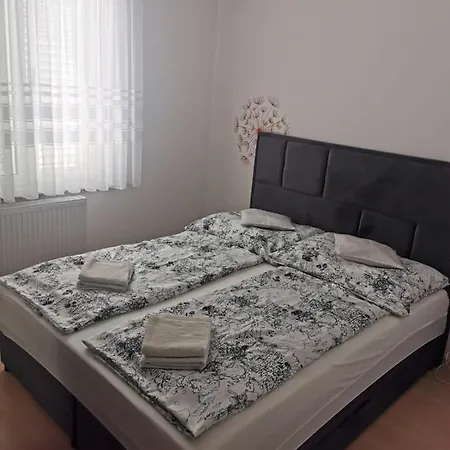 Ivi Apartman *